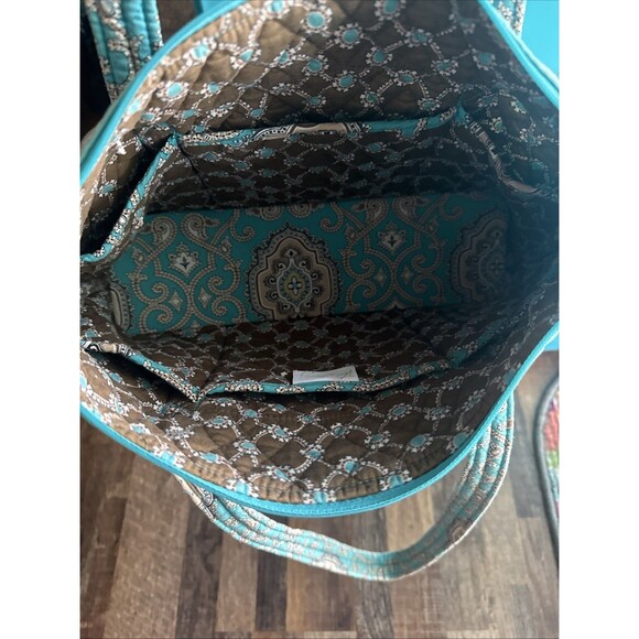 VERA BRADLEY TOTE (Totally TURQUOISE Retired) Zip Top 15x9x4.5 inches Excellent - Picture 4 of 6